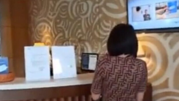 Pilot dan Pramugari Cantik Citylink Viral Di Hotel